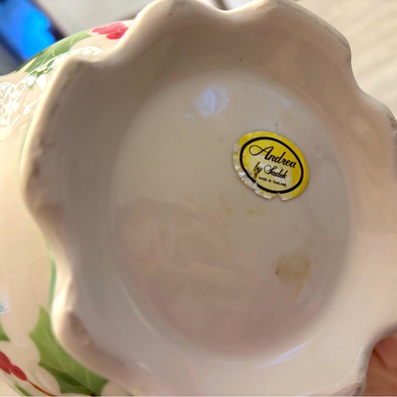 Andrea Sadek “Holly Berries” Teapot - Picture 4 of 4